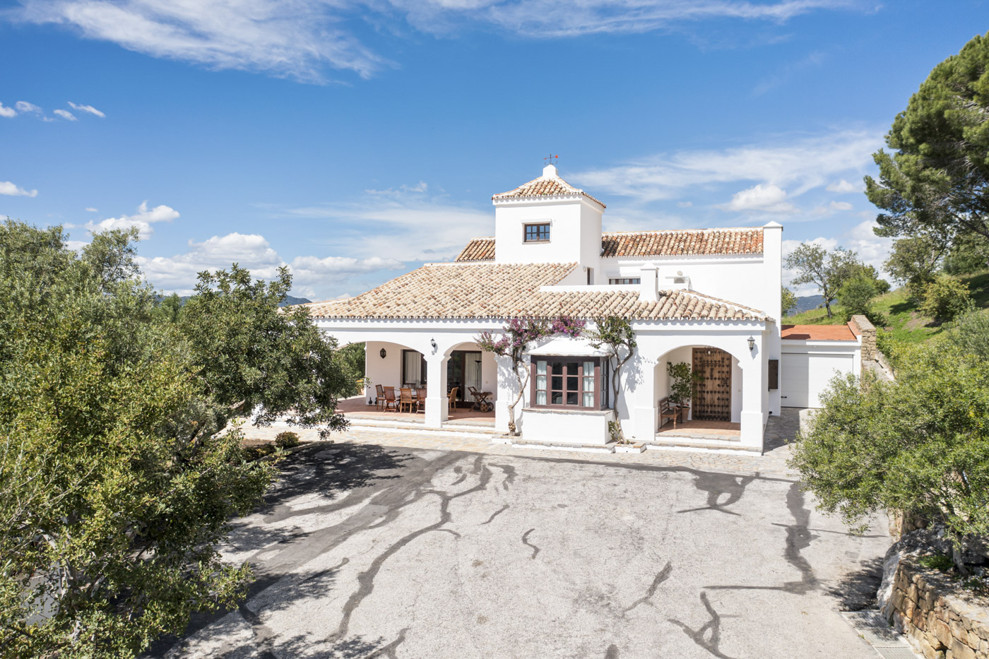 Zona de parking junto a la casa